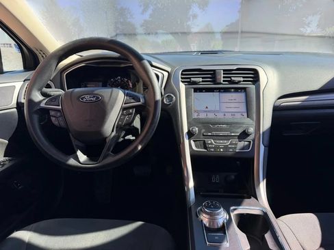 Used 2019 Ford Fusion SE FWD image 18