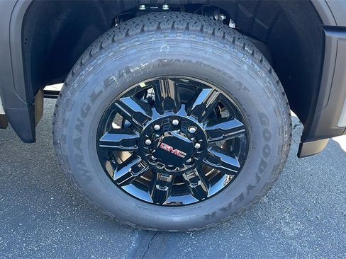 New 2026 GMC Sierra 2500 AT4 w/ AT4 Premium Plus Package image 9
