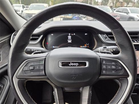 Used 2021 Jeep Grand Cherokee L Limited w/ Luxury Tech Group II image 32