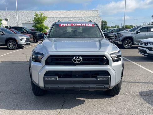 Used 2025 Toyota 4Runner SR5 AWD/4WD image 3