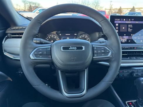 Certified 2023 Jeep Compass Limited image 17