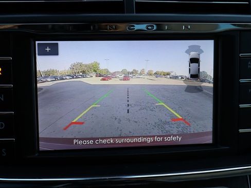 Used 2020 Lincoln Continental w/ Premium Package image 24