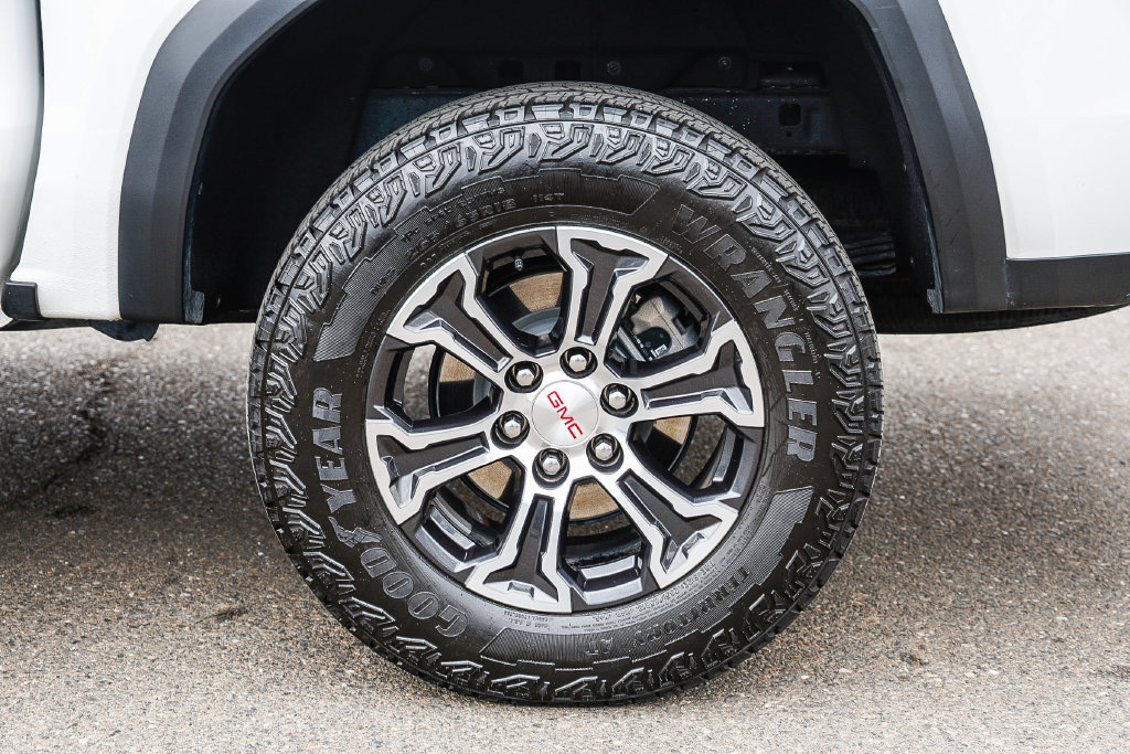 Used 2024 GMC Canyon AT4 w/ AT4 Premium Package AWD/4WD image 24