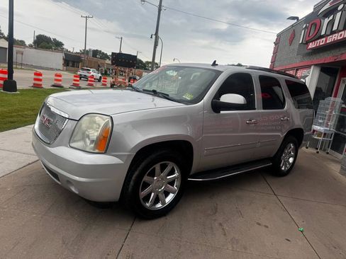 Used 2011 GMC Yukon Denali AWD/4WD image 6