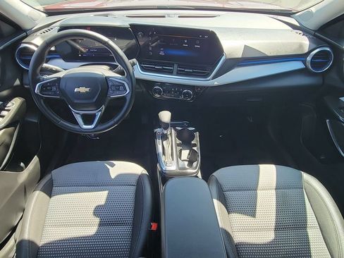 Used 2024 Chevrolet Trax LT w/ Driver Confidence Package FWD image 19