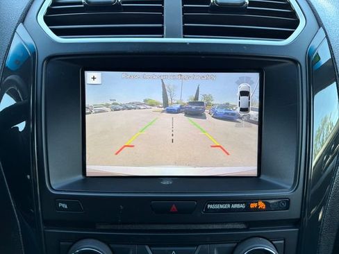 Used 2017 Ford Explorer XLT w/ Equipment Group 202A FWD image 13