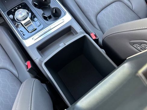 New 2025 Kia Carnival EX image 32