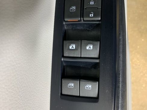 Used 2017 Toyota Highlander XLE w/ Protection Package #3 image 18