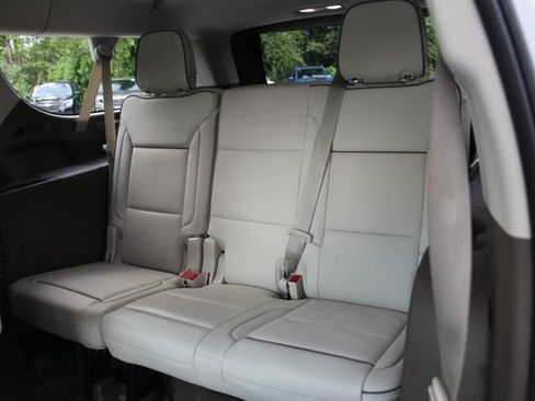 Used 2023 GMC Yukon XL Denali AWD/4WD image 36