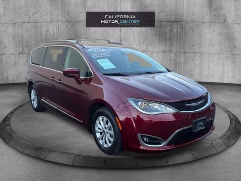 Used 2018 Chrysler Pacifica Touring-L Plus FWD image 1