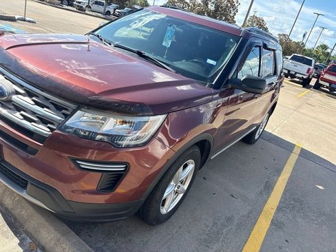 Used 2018 Ford Explorer XLT FWD image 1