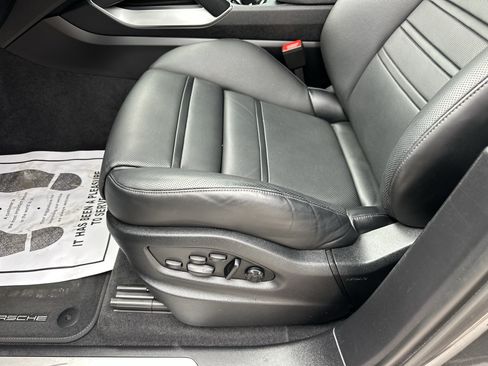 Certified 2024 Porsche Cayenne Coupe AWD/4WD image 20