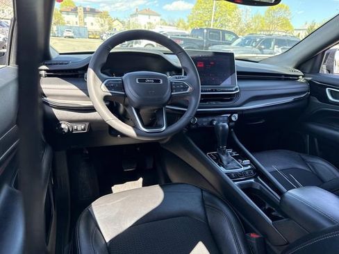 Used 2025 Jeep Compass Trailhawk AWD/4WD image 19