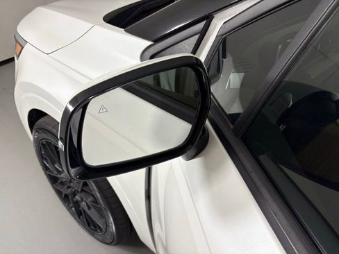 Used 2022 Kia Carnival LX image 13