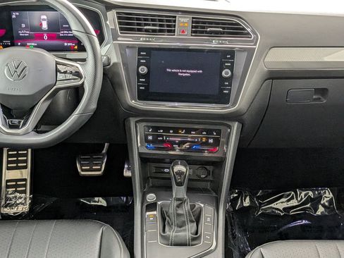 Used 2022 Volkswagen Tiguan SE R-Line FWD image 19