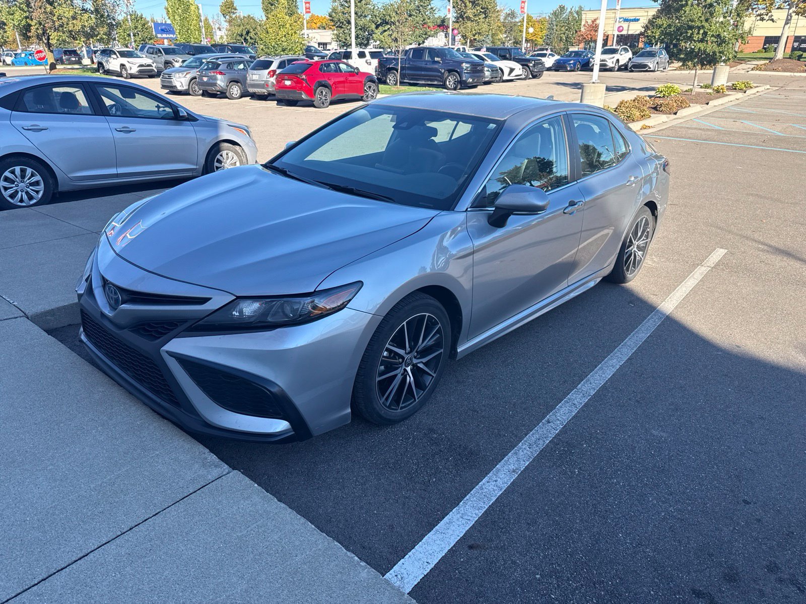 Used 2024 Toyota Camry SE FWD image 3