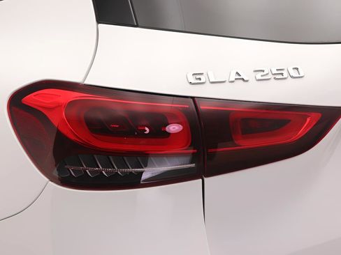 Certified 2023 Mercedes-Benz GLA 250 image 17