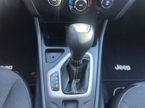 Used 2016 Jeep Cherokee Sport image 15