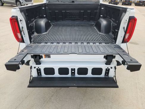 Used 2025 GMC Sierra 1500 SLT RWD image 33
