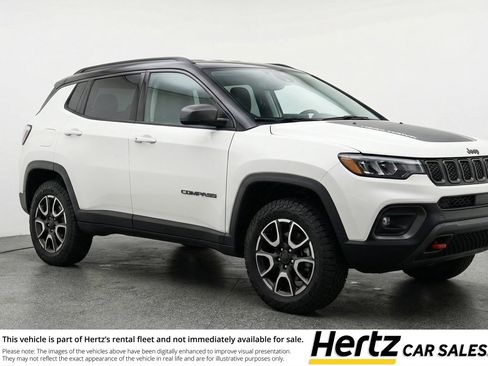 Used 2025 Jeep Compass Trailhawk image 1