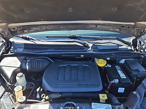 Used 2019 Dodge Grand Caravan SXT image 10