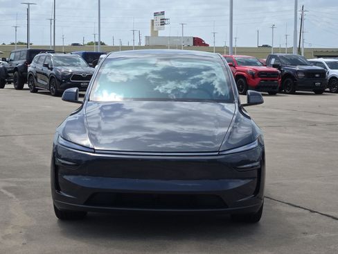 Used 2026 Tesla Model Y 2WD image 9