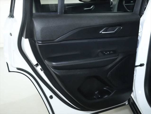 Used 2023 Jeep Grand Cherokee Laredo AWD/4WD image 13