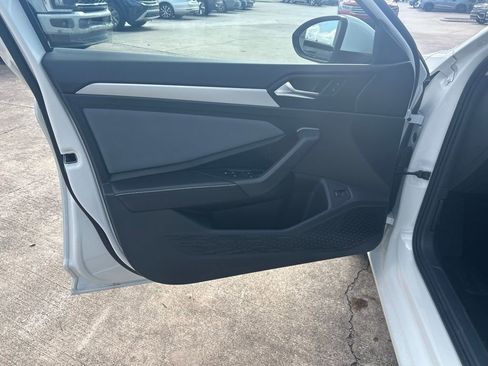 Used 2025 Volkswagen Jetta SE w/ Sunroof Package image 49