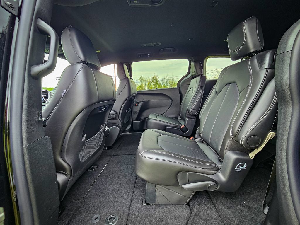 New 2027 Chrysler Pacifica Select AWD/4WD image 33