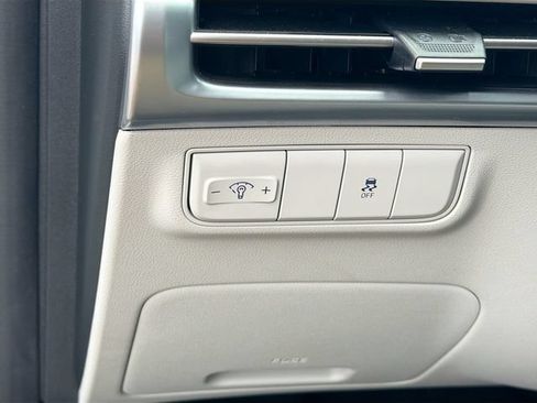 Certified 2025 Hyundai Tucson SE FWD image 10