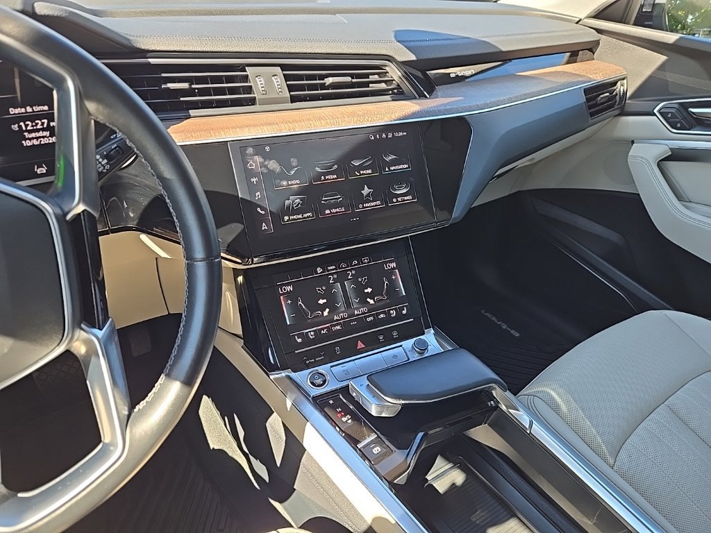 Used 2024 Audi Q8 e-tron Premium Plus w/ Premium Plus Package AWD/4WD image 28