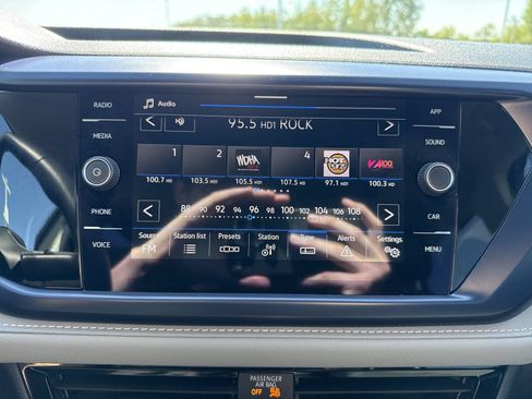 Used 2023 Volkswagen Taos SE w/ Panoramic Sunroof Package AWD/4WD image 20