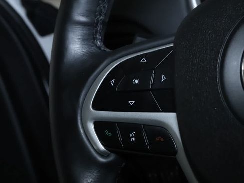 Used 2018 Jeep Cherokee Overland w/ Technology Group AWD/4WD image 24