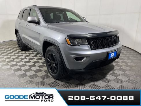 Used 2021 Jeep Grand Cherokee Laredo AWD/4WD image 2