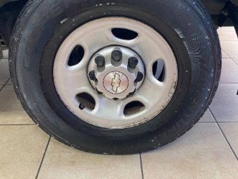 Used 2021 Chevrolet Express 2500 w/ Driver Convenience Package image 28