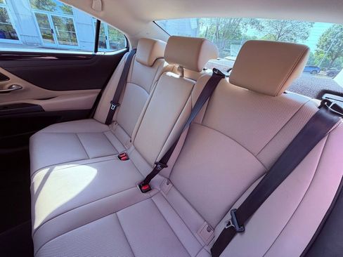 Used 2020 Lexus ES 300h w/ Premium Package image 16