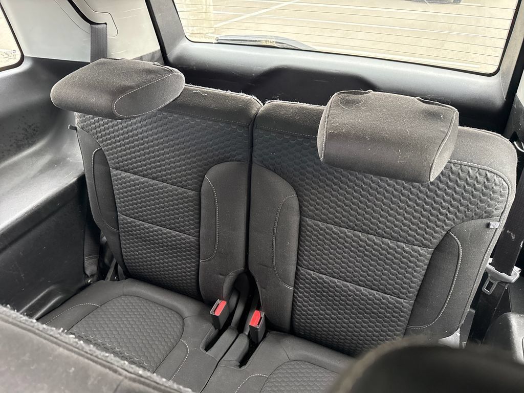 Used 2018 GMC Acadia SLE AWD/4WD image 23