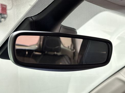 Used 2024 Chrysler Pacifica Touring-L image 32