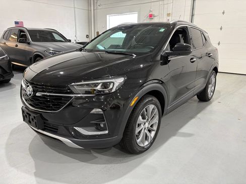 Used 2023 Buick Encore GX Essence w/ Experience Buick Package FWD image 3