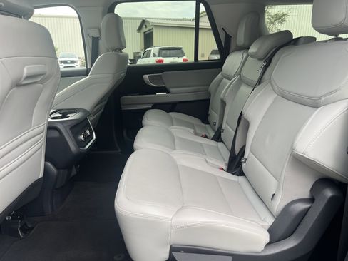 Used 2025 Ford Expedition Max Platinum AWD/4WD image 12