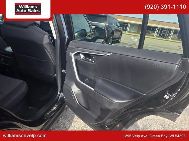 Used 2020 Toyota RAV4 XLE w/ XLE Grade Weather Package AWD/4WD image 17