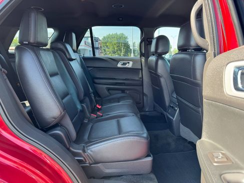 Used 2014 Ford Explorer XLT w/ Equipment Group 202A AWD/4WD image 19