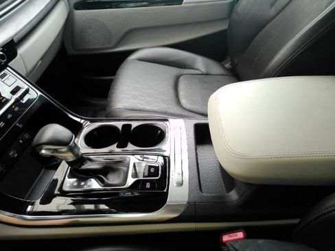 Used 2024 Kia Carnival EX FWD image 47