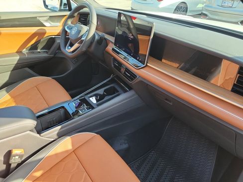 New 2026 Volkswagen Tiguan SEL R-Line image 28