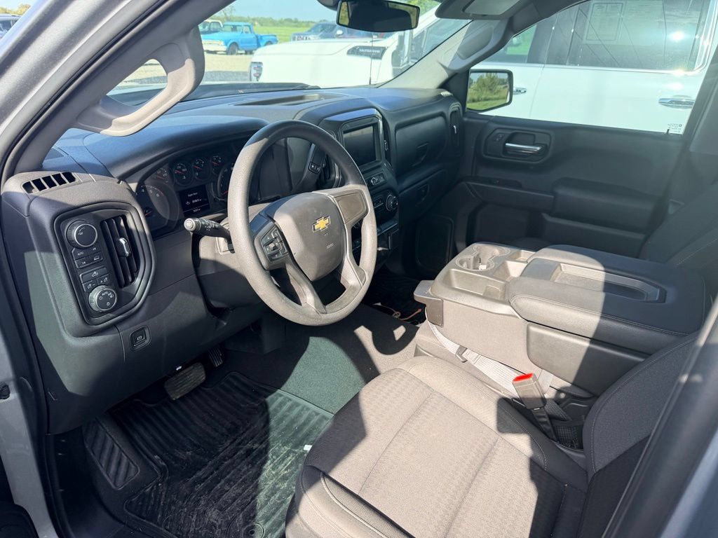 Used 2023 Chevrolet Silverado 1500 Custom AWD/4WD image 4