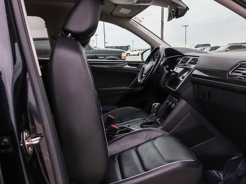 Used 2018 Volkswagen Tiguan SEL Premium FWD image 17