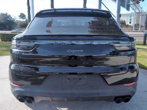 Used 2022 Porsche Cayenne Coupe image 9