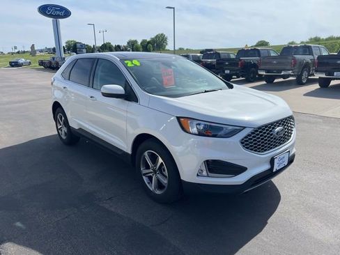 Used 2024 Ford Edge SEL w/ Convenience Package AWD/4WD image 3