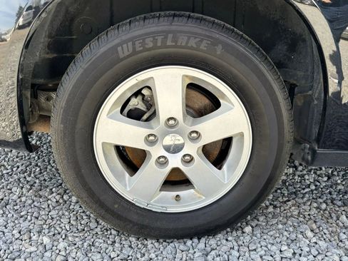 Used 2012 Dodge Grand Caravan SXT FWD image 7