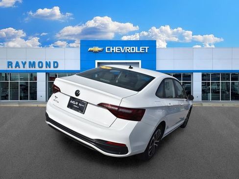 Used 2024 Volkswagen Jetta Sport FWD image 3